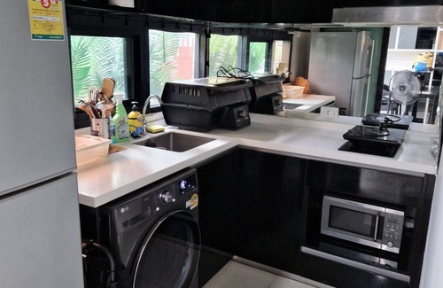 Ratchadaphisek Condo | Pool Access & Private Terrace 1 Bedroom near MRT Huai Kwang