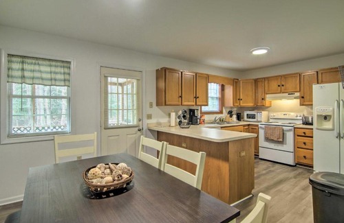 Ocean Pines House | Pool Access and Fire Pit Ocean Pines Retreat!