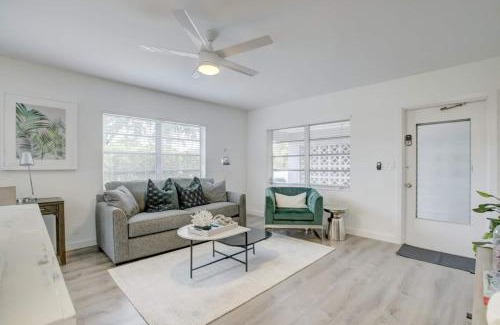 Middle River Terrace Apartment | Pool Access Free Parking Smart Tv Wifi