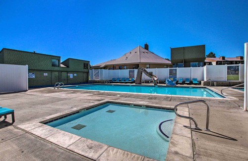 Sweetwater Cottage | Pool Access & Lake Views: Modern Garden City Home
