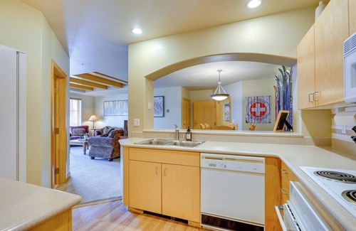 Salt Lake Mountain Resorts Condo | Pool Access & Views: 'SoliHaus' Gem in Brighton!