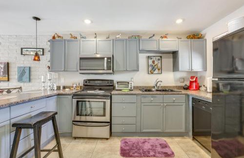 North Scottsdale Apartment | Pool and Hot Tub Access! Chic Condo in Scottsdale