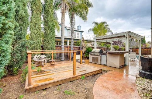 Brentwood Apartment | Pool and Hot Tub Access Brentwood Getaway!