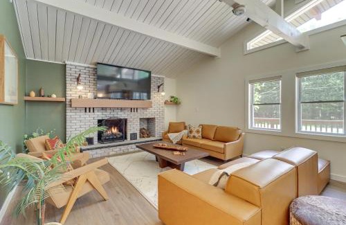 East Stroudsburg House | Pool and Lake Access, Yard Poconos Family Getaway