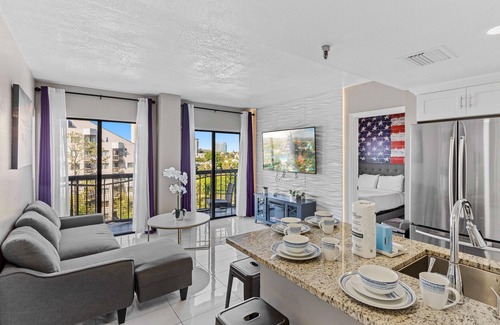 Florida Center Condo | Pool and lake view! Near Universal and I-Drive!