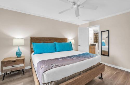 Park Shore House | Pool and Lake Views Park Shore Resort