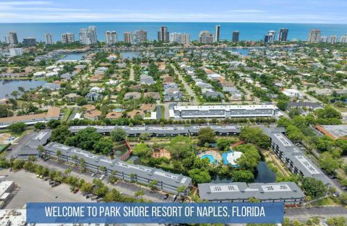 Park Shore House | Pool and Lake Views Park Shore Resort