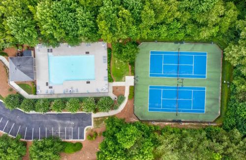Buford Apartment | Pool and Patio, 8 minutes from Mall of Georgia!