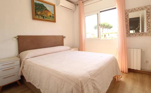 Premia de Mar Apartment | Pool and relax 20' from Barcelona