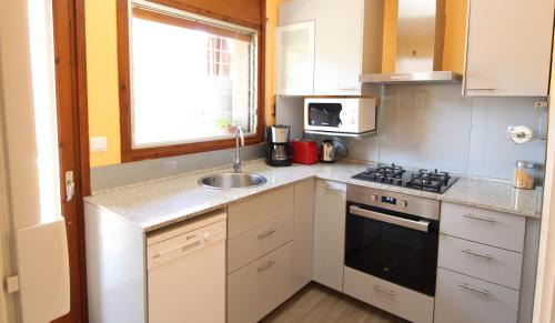 Premia de Mar Apartment | Pool and relax 20' from Barcelona