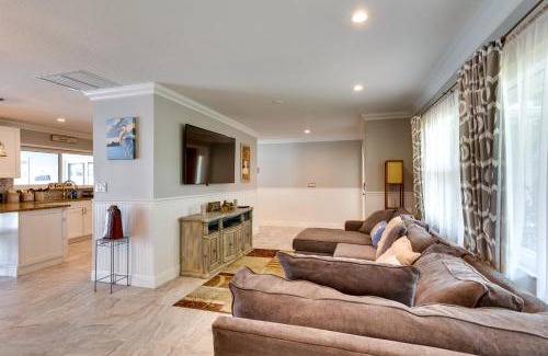 Hunt Club House | Pool and Screened-In Patio Tropical Florida Abode