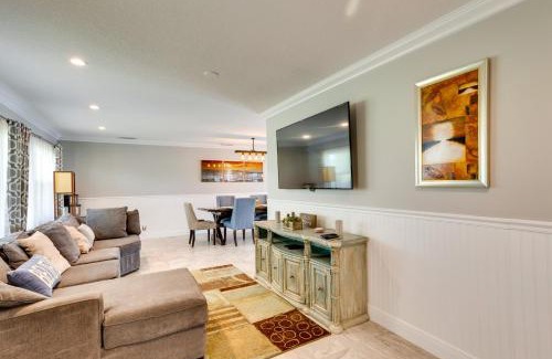Hunt Club House | Pool and Screened-In Patio Tropical Florida Abode