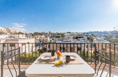 Santa Maria Estate Apartment | Pool and Sea, charming Merill Apart 4, Mellieha, Malta