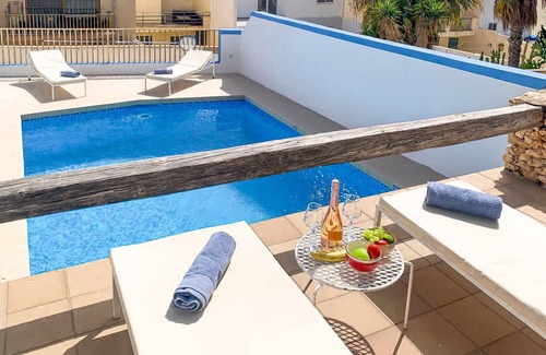 Santa Maria Estate Apartment | Pool and Sea, charming Merill Apart 4, Mellieha, Malta