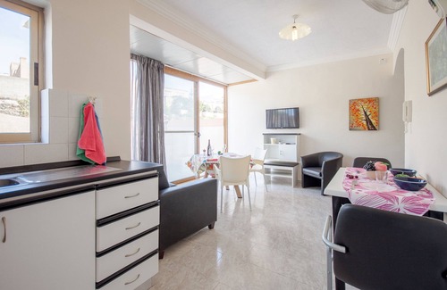Santa Maria Estate Apartment | Pool and Sea, Penthouse Merill Apart 7, Mellieha, Malta