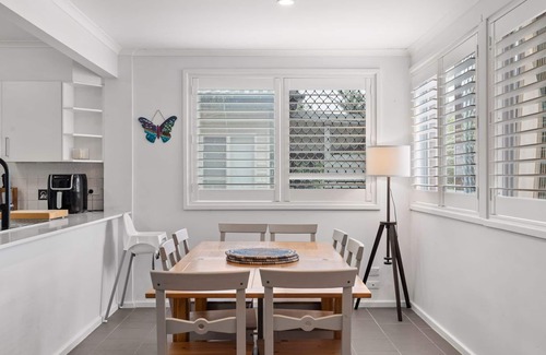 Killarney Vale House | Pool and Spa on the Lakefront - Main House