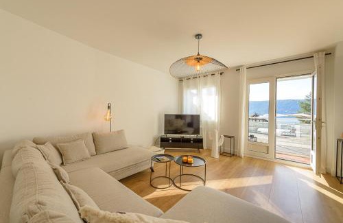 Veyrier-du-Lac Apartment | POOL and VIEW, Optez pour ce Luxueux appartement avec vue lac Annecy et PISCINE by LLA Selections