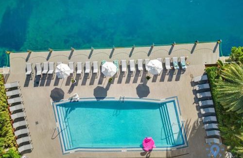 Hallandale Beach Apartment | Pool Apartment with Balcony Near Beach