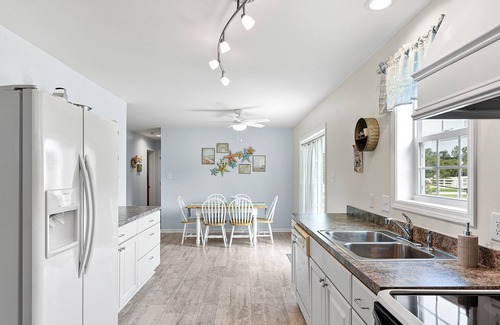 Milton House | Pool Available through 9/28! Cozy Beach Vibes - Steps from Fall Fun