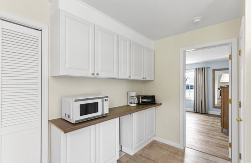 Milton House | Pool Available through 9/28! Cozy Beach Vibes - Steps from Fall Fun