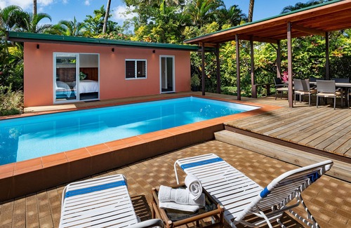 Pacific Harbour Villa | Pool, backyard retreat, free WIFI, walking distance to the beach & restaurant