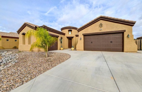 Queen Creek House | Pool, BBQ and Bar Family Home in Queen Creek