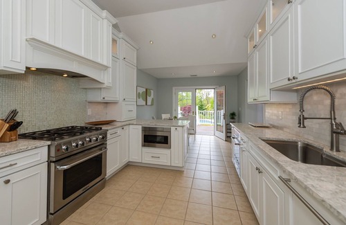 Town of Southold Town House | POOL + Beach 1 mi. to Greenport Village! Winter deals for 4+ nights.