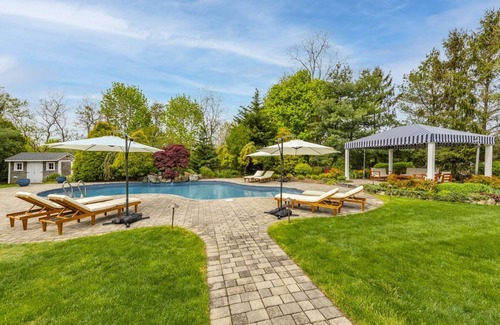 Town of Southold Town House | POOL + Beach 1 mi. to Greenport Village! Winter deals for 4+ nights.