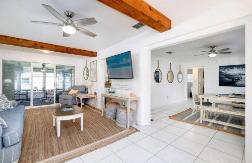 Bradenton House | Pool - Beach Supplies - Outdoor Shower - PingPong Table