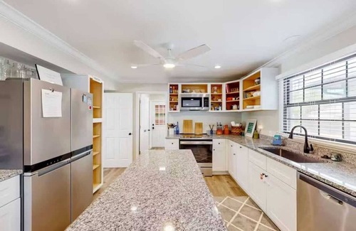 Foley House | Pool, Beaches, OWA, Dining, and More | Palmaway