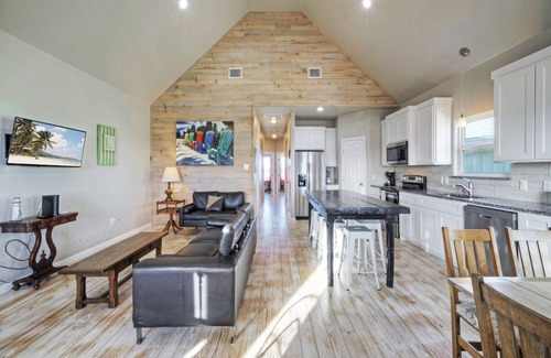 Flour Bluff House | Pool, Boat Dock, Balcony w/Bay Views | Cooper's Hawk by AvantStay