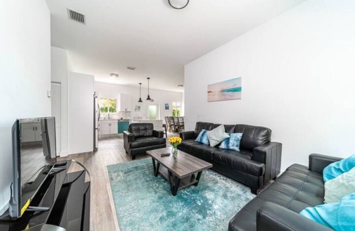 Hallandale Beach House | Pool Boutique 3 Villa by the Beach