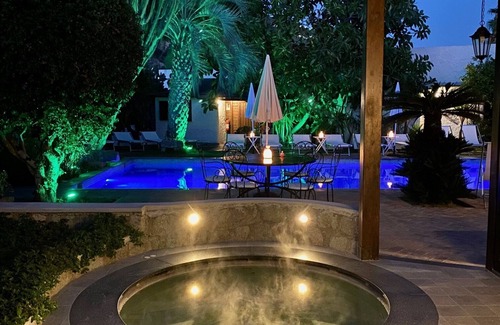 Panza Apartment | "Pool Cottage" with garden, swimming pool and spa whirlpool