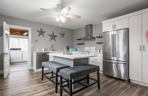 Waverly Beach House | * Pool Escape ~ Close to Waverly Beach & Trails