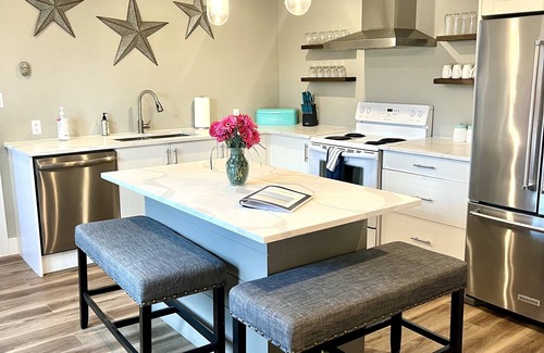 Waverly Beach House | * Pool Escape ~ Close to Waverly Beach & Trails