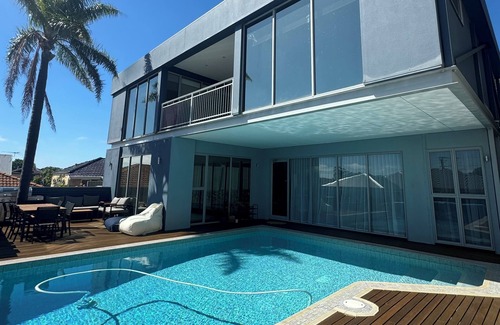 Yokine House | Pool, Family & Group entire house