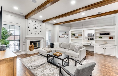 DeSoto House | Pool Family House