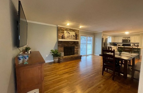 Kenton House | *POOL* Fenced Yard, Pets, ARK Encounter, Airport