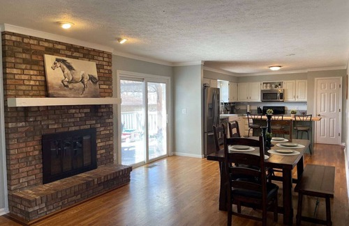 Kenton House | *POOL* Fenced Yard, Pets, ARK Encounter, Airport