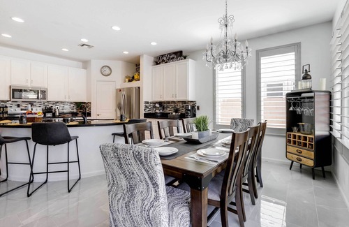 Cottonflower House | Pool, Fire Pit & Grill: Goodyear Home!