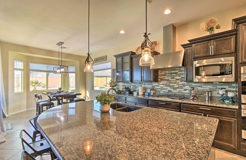 Montecito in Estrella House | Pool, Fire Pit & Putting Green: Goodyear Retreat!