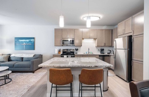 Madison Apartment | Pool & Fitness Room Near University Park. Covered Parking