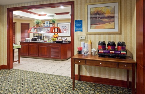 Cranbury Apartment | Pool. Free Breakfast Buffet. Private Studio 20 Min from Princeton.