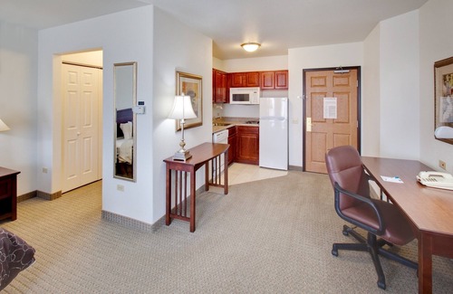 Rockford Apartment | Pool. Free Breakfast. Near Midway Village Museum!