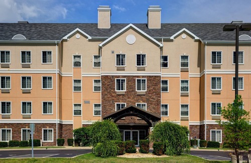 Rockford Apartment | Pool. Free Breakfast. Near Midway Village Museum!