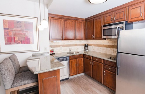 Wilmington Apartment | Pool. Free Breakfast. Gym. King Studio Near Convention Center.
