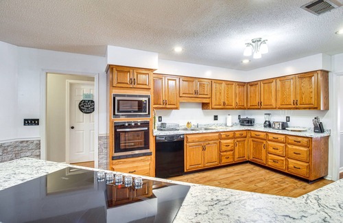 Hinesville House | Pool + Gameroom: Family Fun Retreat in Hinesville!