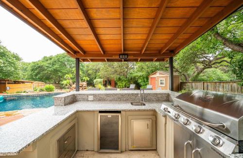 Wetmore House | Pool, Games & Bbq Luxury Texas Home