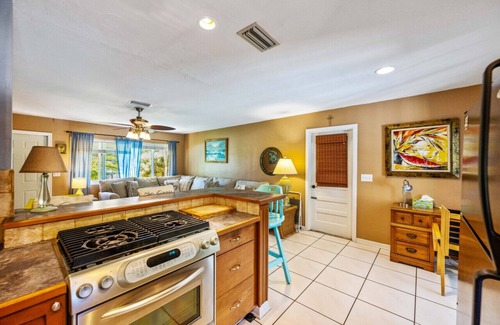 Lake Worth House | Pool, Grill, & Chill (in Sunroom)