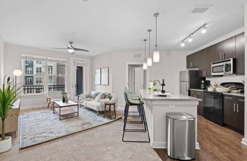 Courier City - Oscawana Apartment | Pool - Gym - FREE parking - Luxury king suite - 6